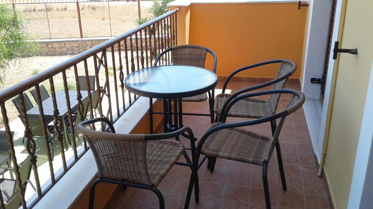 Savvas Apartment Plitra